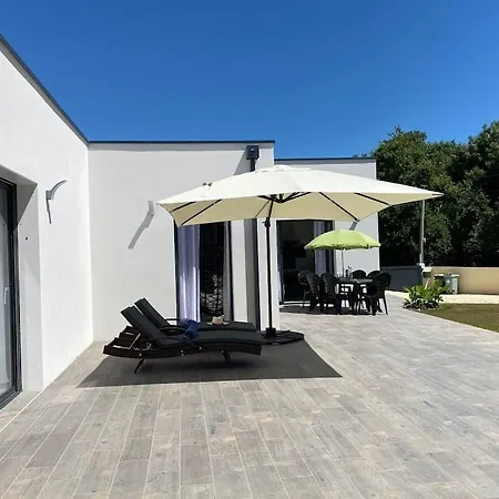 New Architect With Large Terrace And Patio 800 M From The Sea *